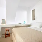 Unique Milos *