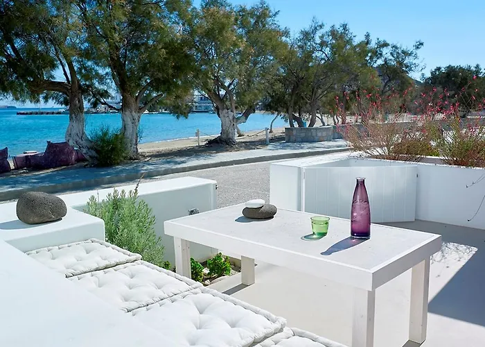 Unique Milos * Pollónia