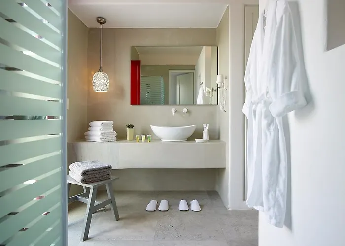 Unique Milos * Pollónia